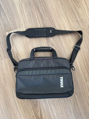 Thule Black Laptop Messenger Bag with Adjustable Strap
